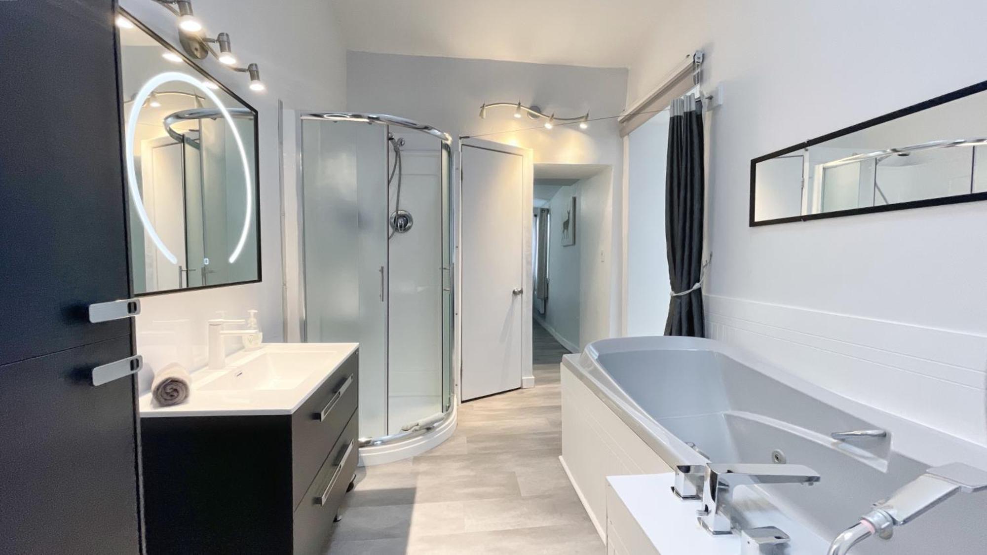 Quebec Grand Appartement By Hebergements Dcl מראה חיצוני תמונה